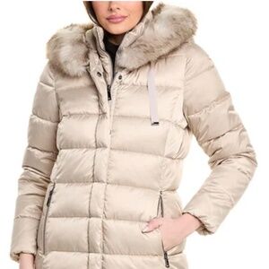 NWT $420 Tahari women's faux-fur-trim hooded maxi puffer coat in pale oak L